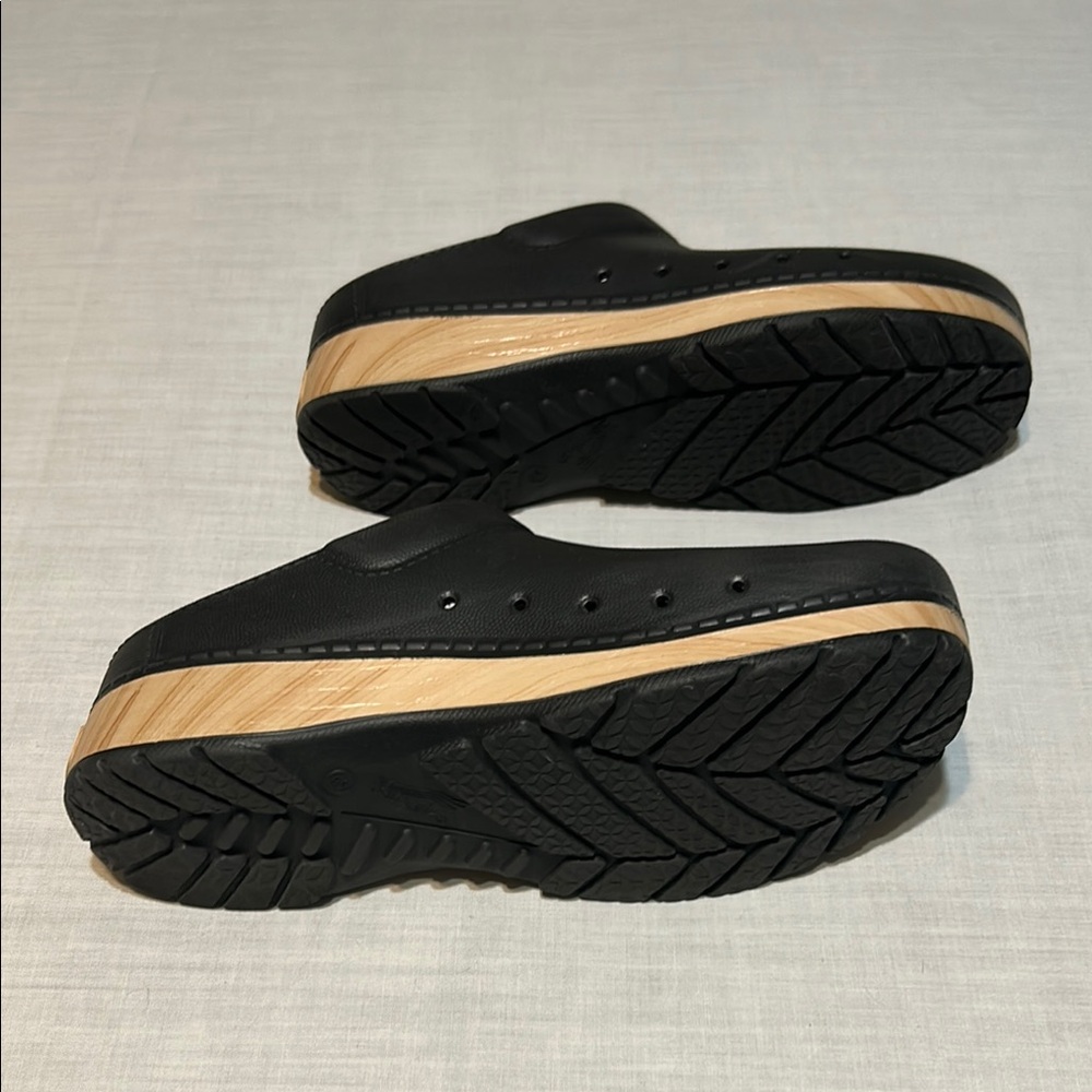 Dansko Black Leather Mules Comfortable Durable Design - Picture 7 of 7